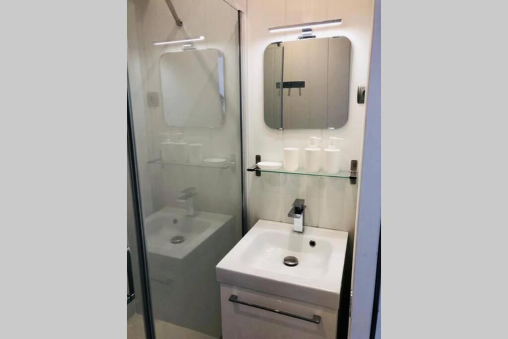 Charmant Studio Avec Terrasse Vue Mer A 50 M Sainte-Maxime Ngoại thất bức ảnh